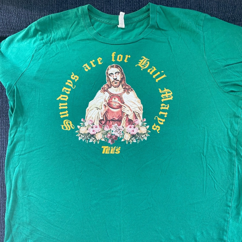 Aaron Rodgers “Sundays are for Hail Marys” T Shirt